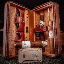 Humidor de puros de madera de lujo de grado superior, diseño clásico personalizado, calidad superior, laca de alta demanda, caja de producto única personalizada - Product Image 3