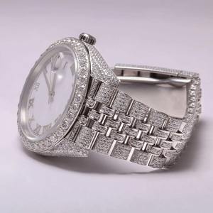 Reloj de Pulsera de Cuarzo con Esfera Negra Completamente Adornada con Diamantes de Moissanita, Unisex, Lujoso, Elegante, de Acero Inoxidable, Blanco y Dorado - Product Image 2