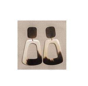 Pendiente de cuerno de diseño de lujo de estilos superiores, venta al por mayor, nuevo diseño de joyería de moda, pendiente de cuerno de buey con logotipo, tamaño personalizado - Product Image 6