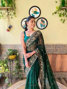 Vente en gros de sari en soie travaillé avec broderie de séquences élégantes avec chemisier pour les occasions de fête et de mariage d'Inde - Product Image 5