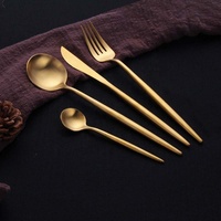 Couverts à poignée ondulée polie miroir doré design coréen ensemble de couverts réutilisables fait à la main populaire couteau occidental fourchette cuillère
