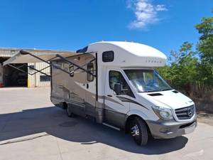 Camping-car Mercedes-Benz Itasca Classe B d'occasion 2014, automatique 2018, 6 places, phares LED, moteur essence, pneus R17, sièges en cuir - Product Image 1