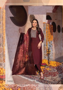 Viscos Roman Seda y Jacquard con estampado digital hecho a mano Kurti - Product Image 3