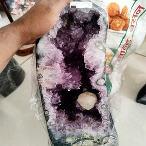 Amythast geode บนเมทริกซ์จากอินเดีย - Product Image 1