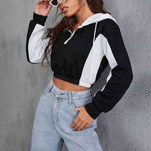 Top Corto Holgado con Capucha de Dos Colores para Mujer, Diseño Moderno - Product Image 3