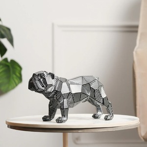Sculpture de pièce maîtresse de chien noir en résine pour affichage de table basse et accent décoratif d'intérieur de maison moderne et élégant - Product Image 6