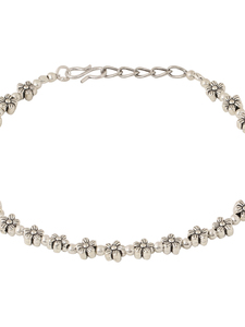 Chaîne de cheville en cristal floral plaqué argent pour femmes, bijoux de pied minimalistes et élégants - Product Image 6