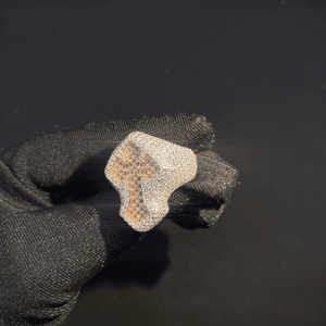 Bague hip hop en moissanite glacée, croix pavée de diamants de laboratoire, design audacieux et luxueux, unisexe - Product Image 4