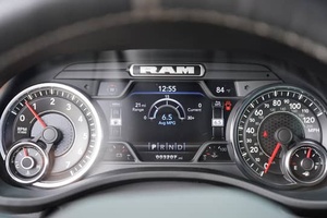 RAM 1500 4X4 V8 POWER 4WD 2023, extrêmement propre, prêt à être livré - Product Image 4
