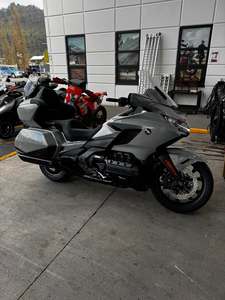Moto de tourisme haut de gamme 1800cc avec pack confort - Product Image 5