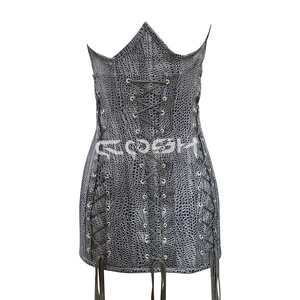 Robe corset en PVC à texture peau de serpent gris avec design à lacets sur le devant et sur les côtés |   Fournisseur de Corsets OEM/ODM - Product Image 1