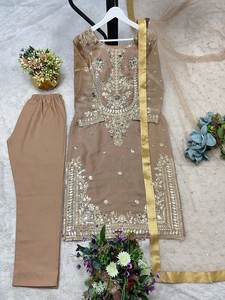Tenue ethnique indienne de créateur : haut en soie brodé et orné de sequins, pantalon en soie butter et dupatta en tulle papillon - Product Image 3