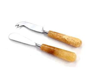Esparcidor de queso plateado de acero inoxidable y cuchillo hecho a mano aspecto de mármol amarillo mango de resina juego de queso Juego de Herramientas de queso barato - Product Image 1