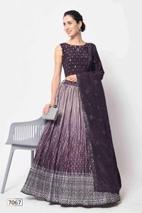 Chinon Fil de Soie Brodé Semi-Cousu Collection Lehenga Choli pour Mariages et Fêtes - Product Image 5