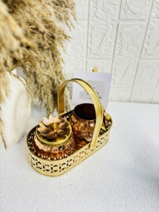 Panier de gravure suspendu en laiton en métal durable de première classe avec 2 boîtes à bonbons martelées en cuivre et couvercle or et cuivre pour les cadeaux de mariage - Product Image 4