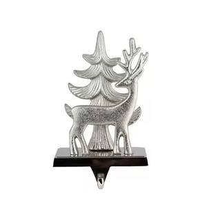 Support de bas en métal au design élégant pour crochet de fer de Noël pour la décoration de vacances et les sacs-cadeaux suspendus - Product Image 3