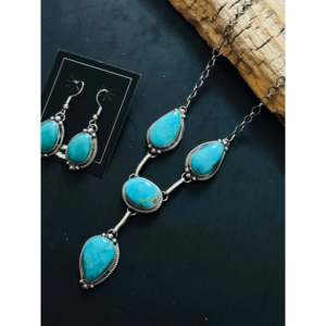 Ensemble de bijoux fins en turquoise de Kingman et argent sterling, fabriqué à la main par des artistes Navajo - Collection exclusive de colliers - Product Image 3