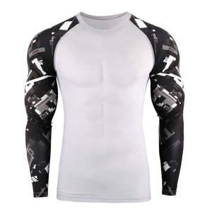 Top de manga larga Rashguard personalizado con tecnología de secado rápido adecuado para gimnasio, playa, deportes acuáticos, pedido a granel disponible - Product Image 5
