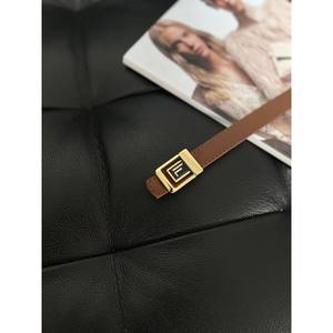 Ceinture fine en métal avec logo F pour femme - Product Image 2