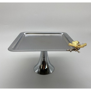 Exhibidor de Pasteles de Diseño de Lujo en Crema y Metal Dorado con Adorno de Mariposa Decorativa para Exhibición de Postres en Bodas y Fiestas en Oferta - Product Image 3