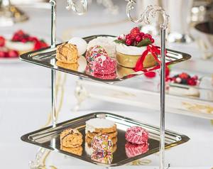 ขาตั้งเค้กทรงสี่เหลี่ยมสองชั้น คุณภาพพรีเมียม ผิวสีเงิน เหมาะสำหรับงานเลี้ยงรับรองแขกและใช้เป็นของขวัญ นำเข้าจากอินเดีย - Product Image 4