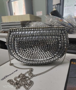 Bolso de mano de plata oxidada de metal de latón de calidad premium indio con eslinga metálica para embrague de noche de boda, novedad - Product Image 1