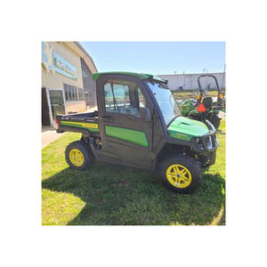 Vehículo utilitario fiable John Deere Gator XUV 835R, versátil máquina todoterreno para agricultura, paisajismo, transporte de carga - Product Image 1