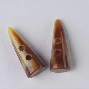 Boutons à bascule modernes en corne naturelle faits à la main, écologiques et de haute qualité, à 2 trous, par SANIYA HANDICRAFT - Product Image 6