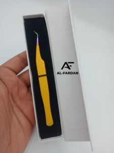 แหนบปลายแหลม 45 องศา สีเหลือง พร้อมปลายไฟเบอร์หลายเส้น ผลิตจากเหล็กกล้าไร้สนิมญี่ปุ่น บรรจุในกล่องการ์ดพร้อมโลโก้สั่งทำ - Product Image 4