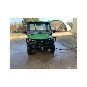 John Deer Gator XUV 835R compacto fuerte diseño eficiente vehículo construido para el transporte y el mantenimiento rural - Product Image 3