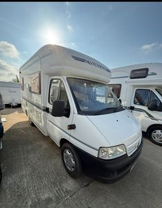 Camping-car à toit surélevé 4x4 avec intérieur haut de gamme - Product Image 4