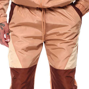 Conjunto Deportivo de Hombre, Chaqueta Cortavientos con Estampado por Sublimación y Pantalones Deportivos de Nailon con Parches, Ligero e Impermeable - Product Image 4