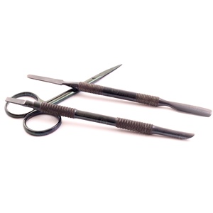 Outils durables et résistants à la rouille pour un soin précis des ongles, comprenant des coupe-ongles, un coupe-cuticules et des pinces. Idéal pour les salons et l'usage personnel. - Product Image 5