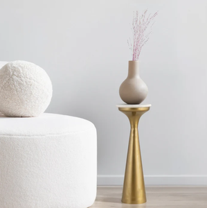 Mesa auxiliar de metal redonda única de latón AK en acabado dorado con mármol blanco superior para muebles de oficina/muebles de hotel - Product Image 1