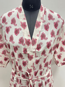 Kimono en coton pour femmes, robe de style japonais à imprimé floral faite à la main, tenue de plage unique, vêtements de détente, vêtements de nuit - Product Image 4