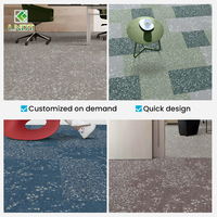 Lightfall62100 Dalles de moquette commerciales en nylon 50x50cm à boucles multi-niveaux avec support PVC pour bureaux, hôtels, halls d'entrée OEM ODM Ignifuge B1