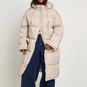 Veste matelassée pour femme de haute qualité OEM, capuche chaude, hiver, grande taille, fermeture éclair intégrale, veste à bulles d'extérieur, logo personnalisé, tissu en nylon, doudoune - Product Image 3