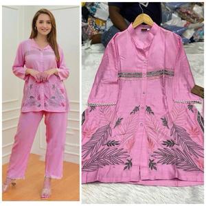 Conjunto de tela de rayón de colección de ropa moderna de nuevo diseñador de excelente calidad con fabricante de trabajo de bordado de Surat - Product Image 5