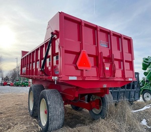 MEJOR VENDEDOR EN SUBASTAS PARA REMOLQUES NUEVOS/USADOS 2026 J-O-H-N B.M. Remolques agrícolas MFG T1500DB en venta - Product Image 4