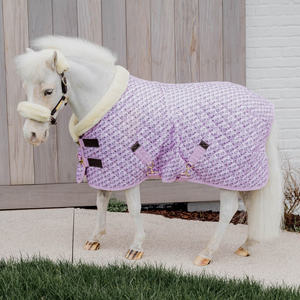 Couverture d'hiver matelassée de luxe imperméable et légère en coton et nylon pour cheval - Col en polaire - Couverture d'extérieur respirante pour cheval, couleur lavande - Product Image 1