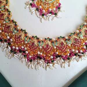 Ensemble de bijoux pour femmes en or plaqué 18 carats au design unique, boucles d'oreilles et collier faits à la main pour mariage et fête, vente en gros au Pakistan - Product Image 2