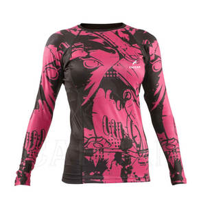 Parches personalizados de protección contra sarpullidos para mujer con estampado multicolor, ropa atlética diseñada para sarpullidos hechos de Pakistán - Product Image 1