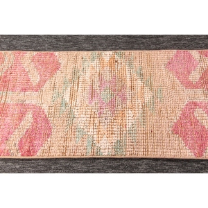 Tapis turc vintage, tapis Herki 1,6x7,9 pieds, tapis géométrique rose et vert - Product Image 5
