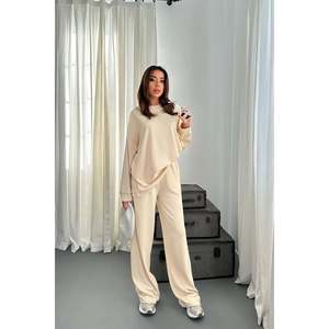 Conjunto de Suéter y Pantalones de Pana Clásica Beige - Beige - Product Image 2