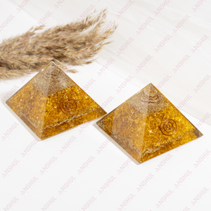 Pyramide d'orgone jaune la plus vendue avec des pointes de cristal pour la guérison, la méditation et la décoration - Product Image 4