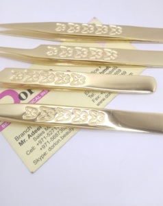Pince à cils personnalisable avec poignée motif papillon, en acier inoxydable plaqué or, à pointe inclinée à 45 degrés et pointue - Product Image 5