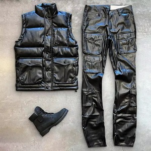 Ensemble survêtement en cuir PU personnalisé avec veste matelassée brodée et pantalon cargo évasé superposé pour hommes NOIR MARRON - Product Image 2