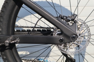 Eleva la tua avventura in Mountain Bike con il telaio EMTB in carbonio E Bike Bafang 820 sospensioni complete - Product Image 3