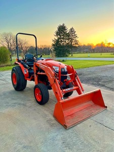 Tracteur compact à roues Kubota B2320 4WD de qualité supérieure avec chargeur LA304, tracteur utilitaire agricole de 30 CV - Product Image 5