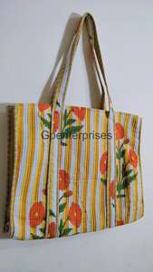 Bolso grande de verano hecho a mano de algodón para mujer, accesorio de moda con estampado de flores de estilo floral acolchado, regalo de verano para ella - Product Image 3